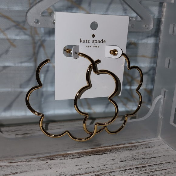 Kate Spade NWT Scrunched Scallop hoop earrings - Picture 3 of 5